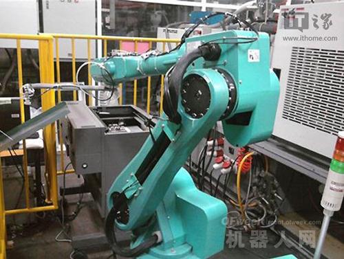 富士康自動化轉型 機器人組裝蘋果iPhone面臨的兩大核心挑戰